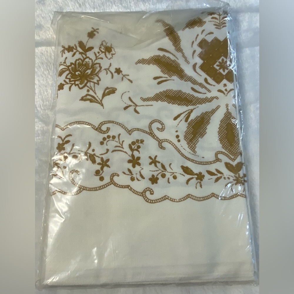 VTG Madeira Table Linen 51 X 70 Cotton Poly Permanent Press Scotchguard Gold - Picture 3 of 8